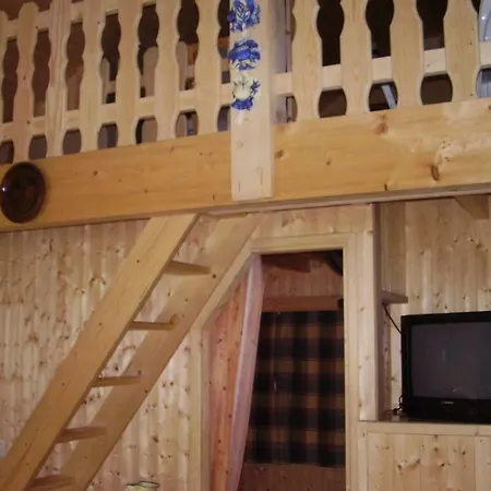 Camping Le Verger Fleuri キャンプ場 Lathuile